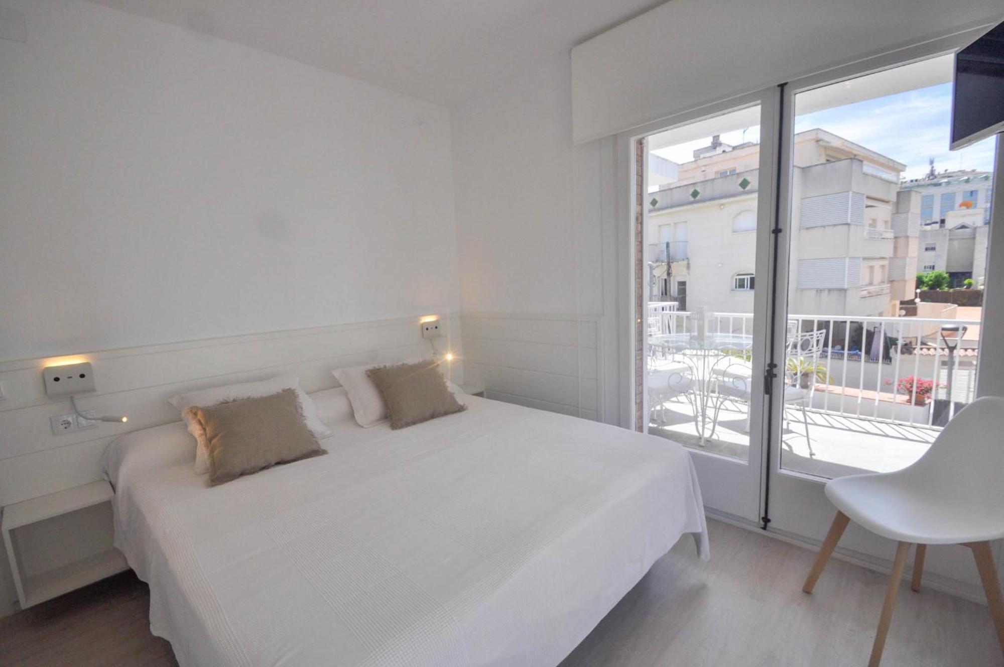 The Luxor Apartment By Hello Homes Σίτζες Εξωτερικό φωτογραφία