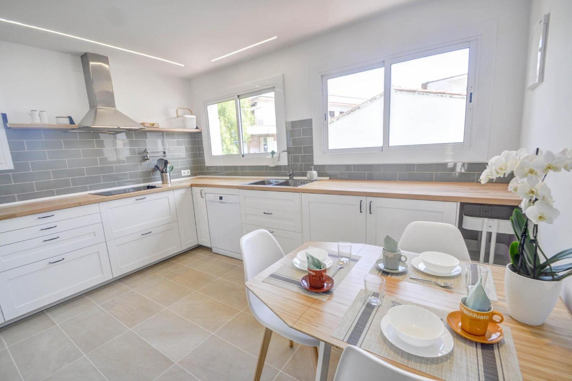 The Luxor Apartment By Hello Homes Σίτζες Εξωτερικό φωτογραφία